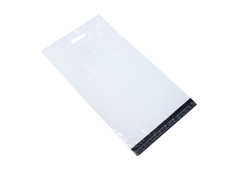 50 ks - Obálka plastová samolepicí bílo-černá 480x650+80 tl. 0,06 s uchem