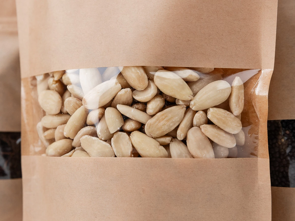 Doypack sáček s malým okénkem 180 x 290 + 90 mm, 1000 ml, KRAFT/PET/CPP - 005