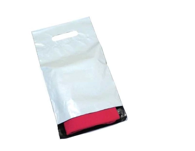 Obálka plastová samolepicí bílo-černá 200x270+80 tl. 0,06 s uchem (80% podíl recyklátu) - 006