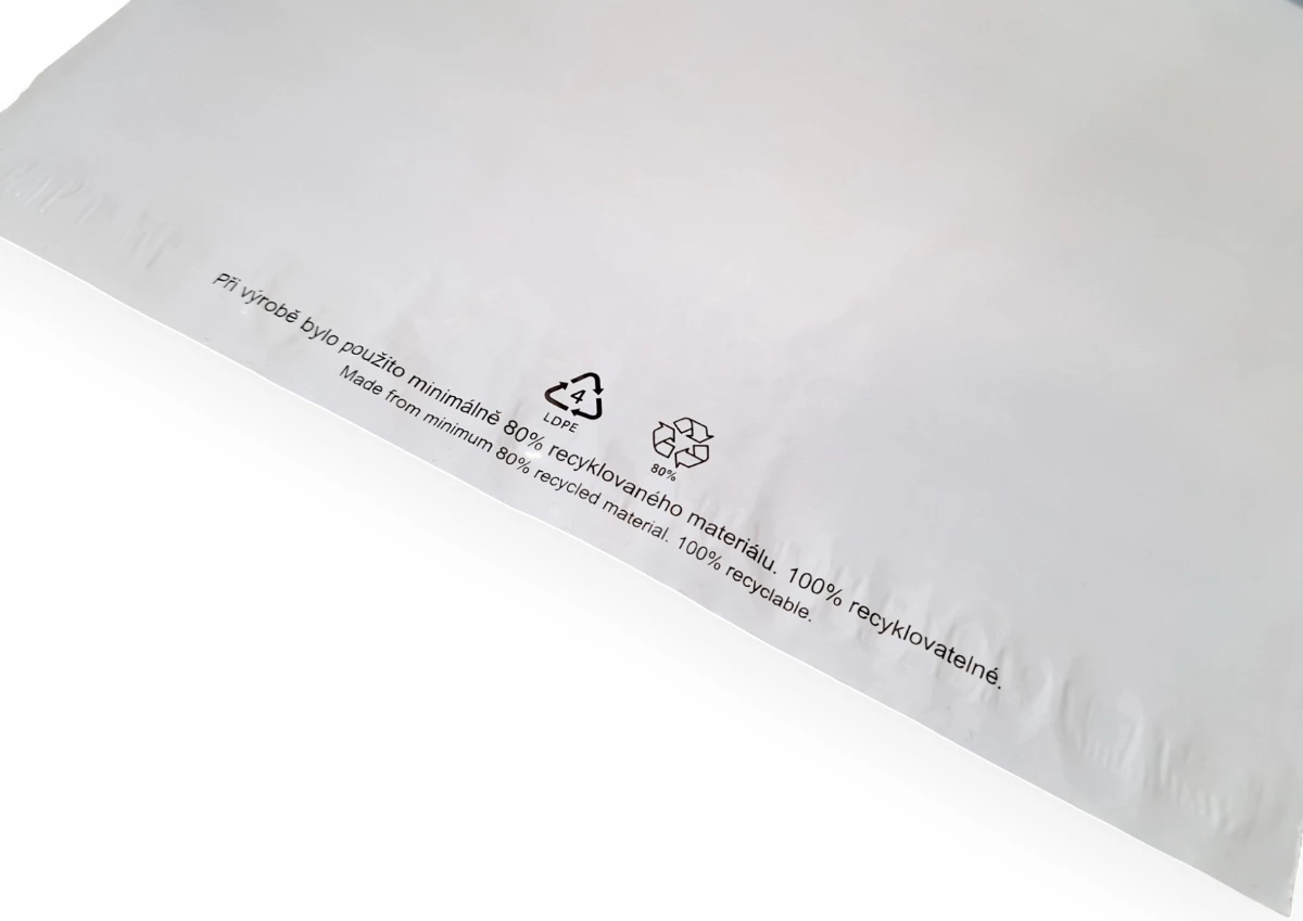Obálka plastová samolepicí bílo-černá 200x270+80 tl. 0,06 s uchem (80% podíl recyklátu) - 003