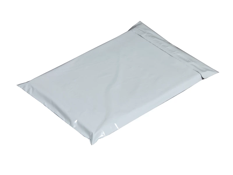Obálka plastová samolepicí bílo-černá 225x325, tl. 0,06 - 002