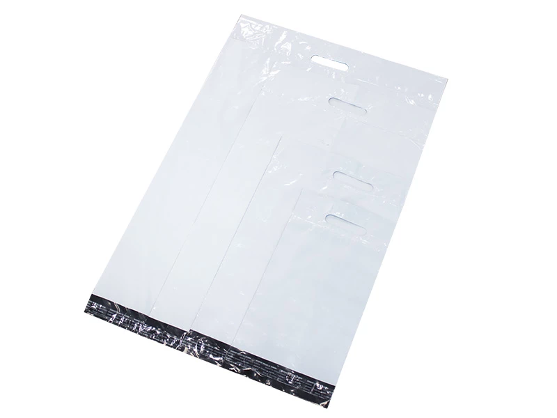 Obálka plastová samolepicí bílo-černá 360x550+80 tl. 0,06 s uchem - 002