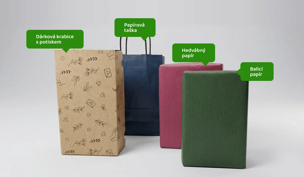 knihy v balicím papíru, krabici a tašce